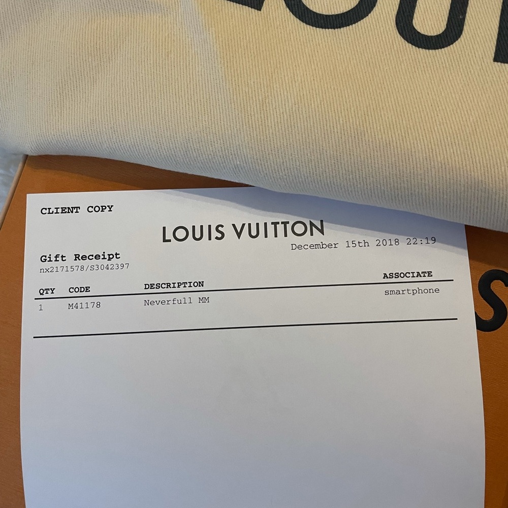 Louis Vuitton MM never full - Picture 7 of 10